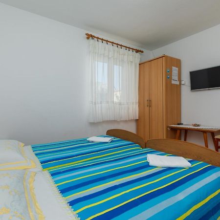 Apartments With A Parking Space Omis - 2745 객실 사진