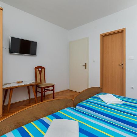Apartments With A Parking Space Omis - 2745 객실 사진