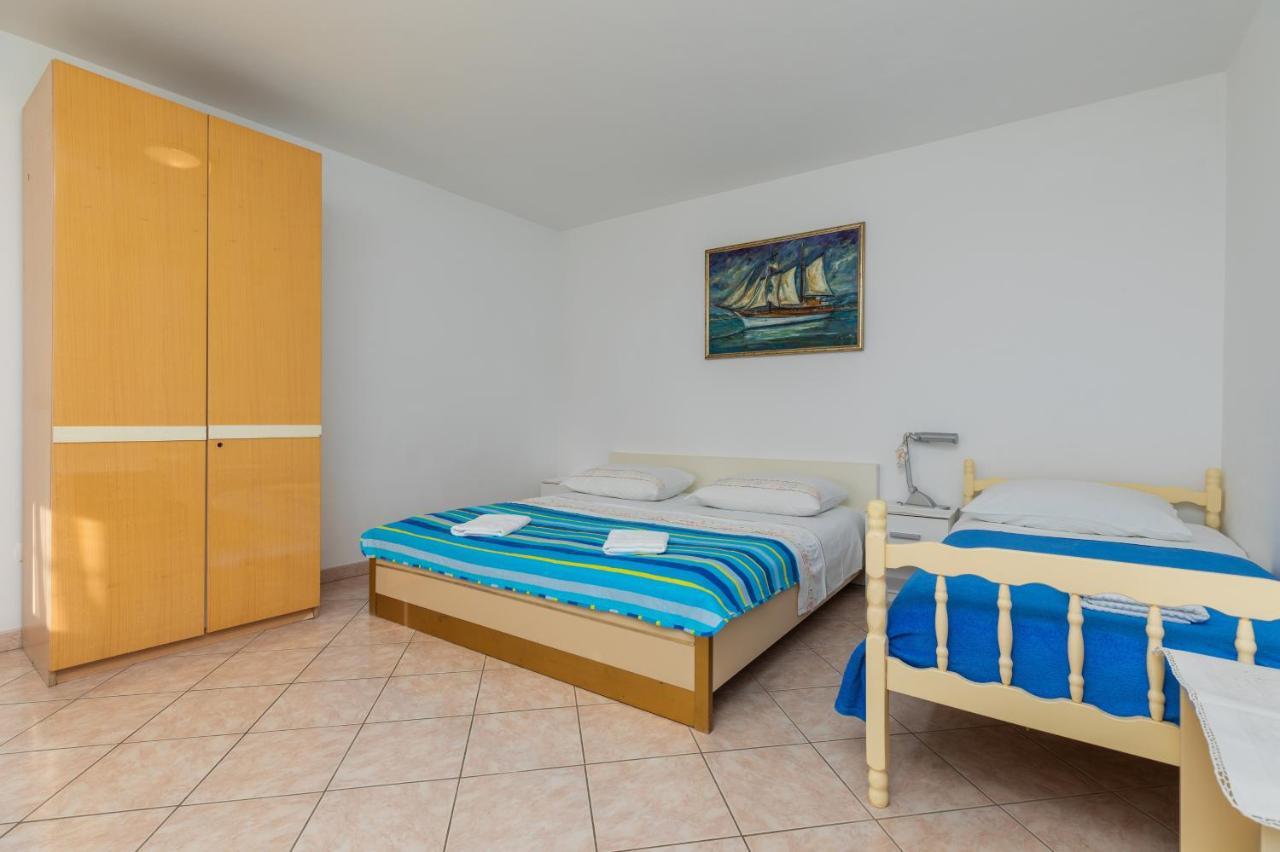 Apartments With A Parking Space Omis - 2745 외부 사진