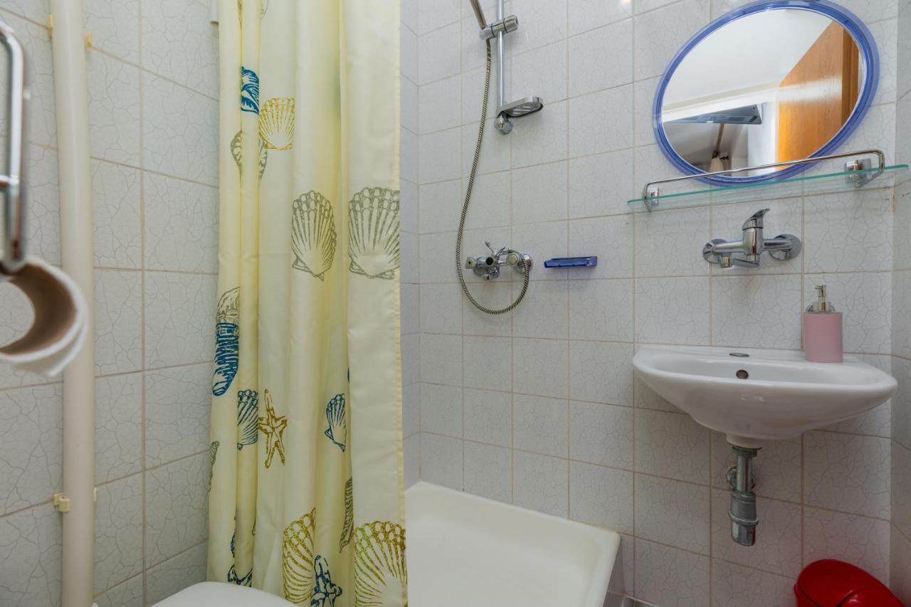 Apartments With A Parking Space Omis - 2745 외부 사진