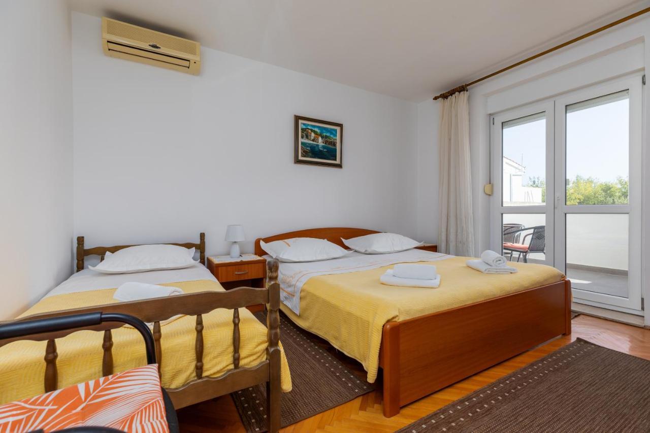 Apartments With A Parking Space Omis - 2745 외부 사진