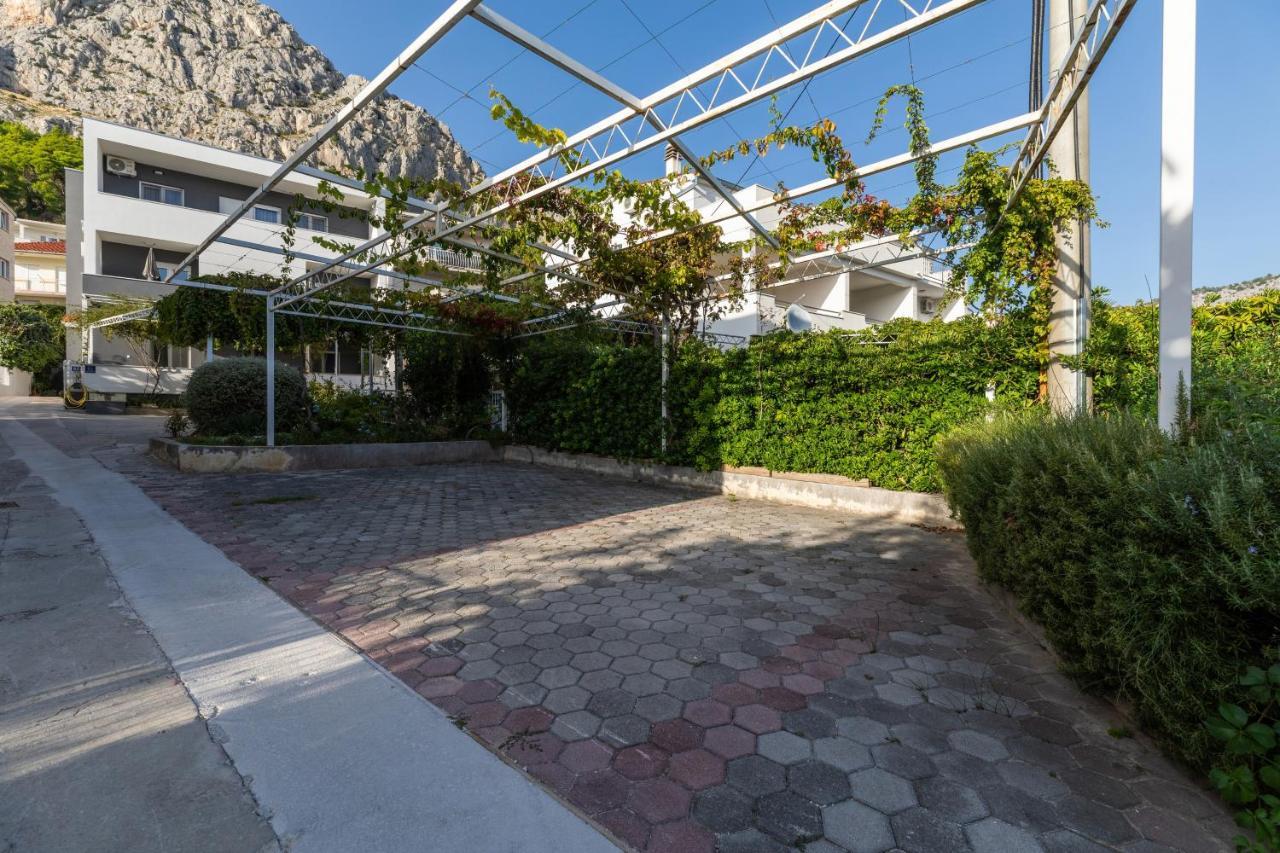 Apartments With A Parking Space Omis - 2745 외부 사진