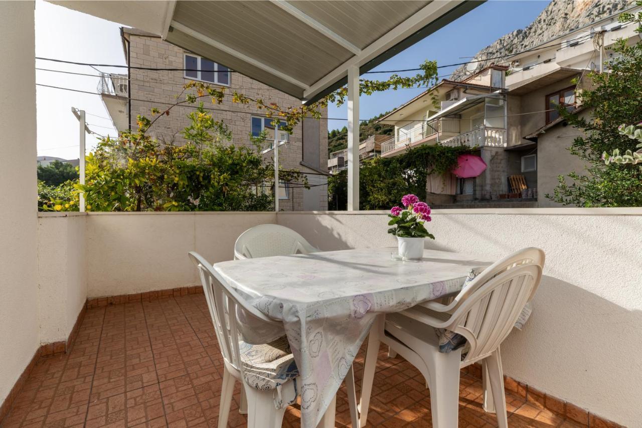 Apartments With A Parking Space Omis - 2745 외부 사진