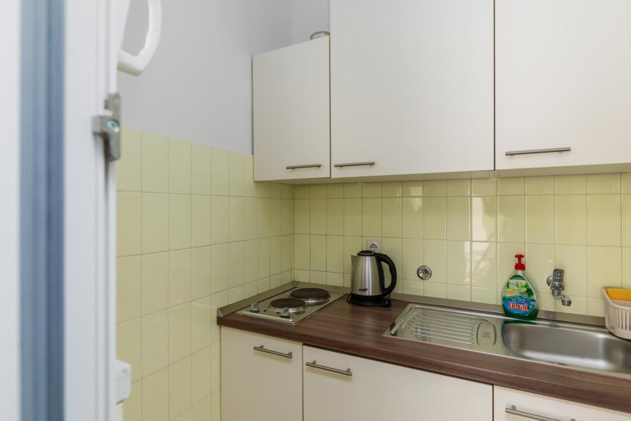 Apartments With A Parking Space Omis - 2745 외부 사진