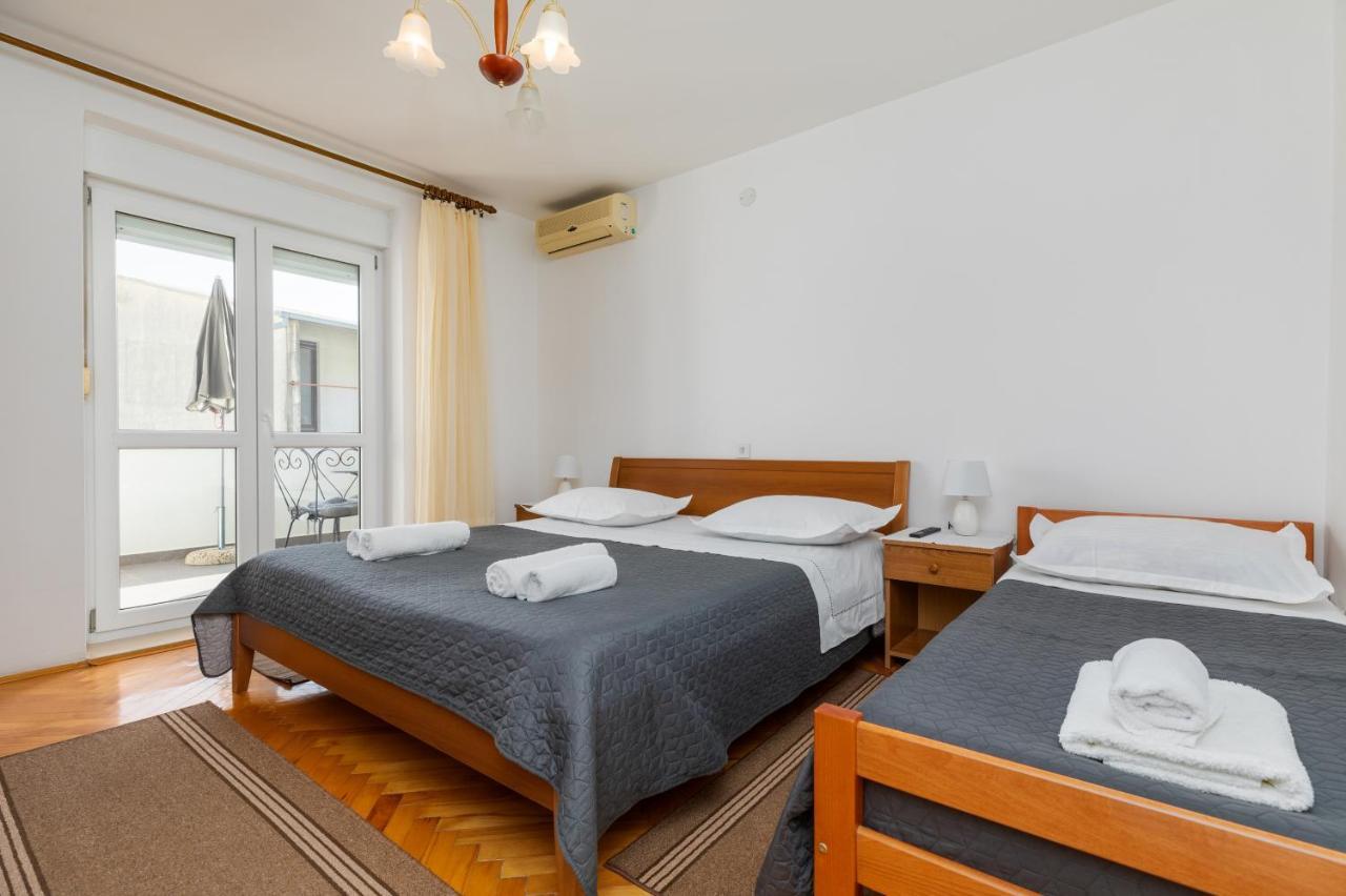 Apartments With A Parking Space Omis - 2745 외부 사진