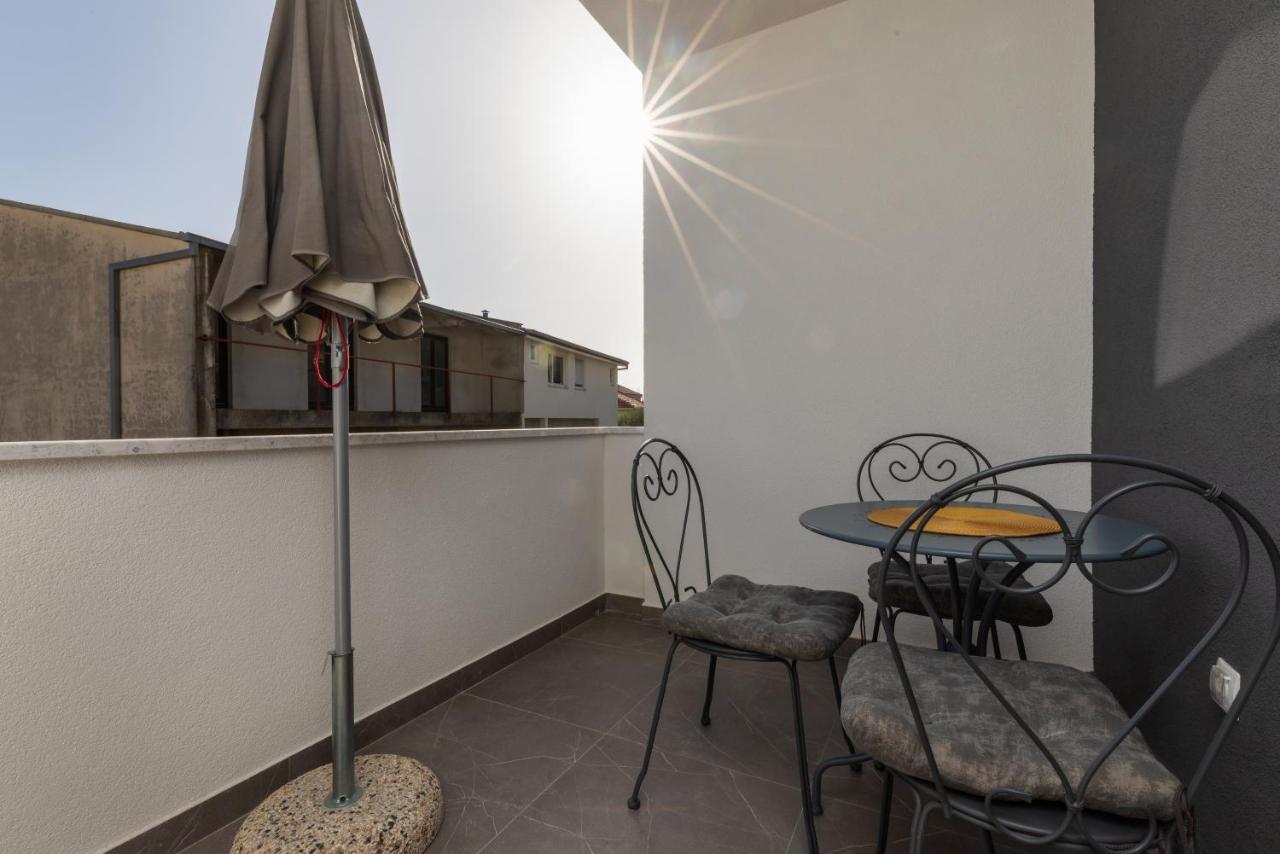 Apartments With A Parking Space Omis - 2745 외부 사진