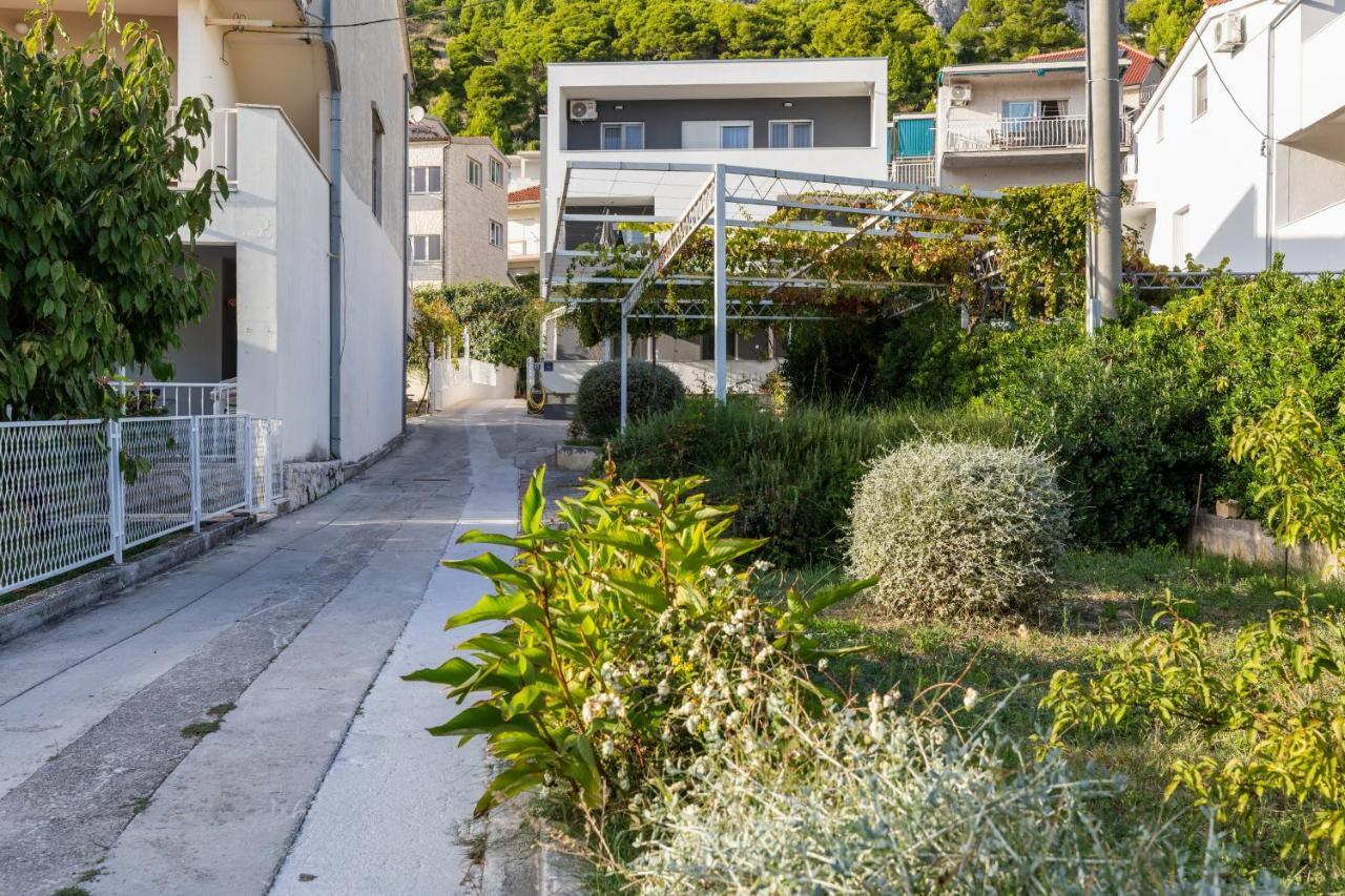 Apartments With A Parking Space Omis - 2745 외부 사진