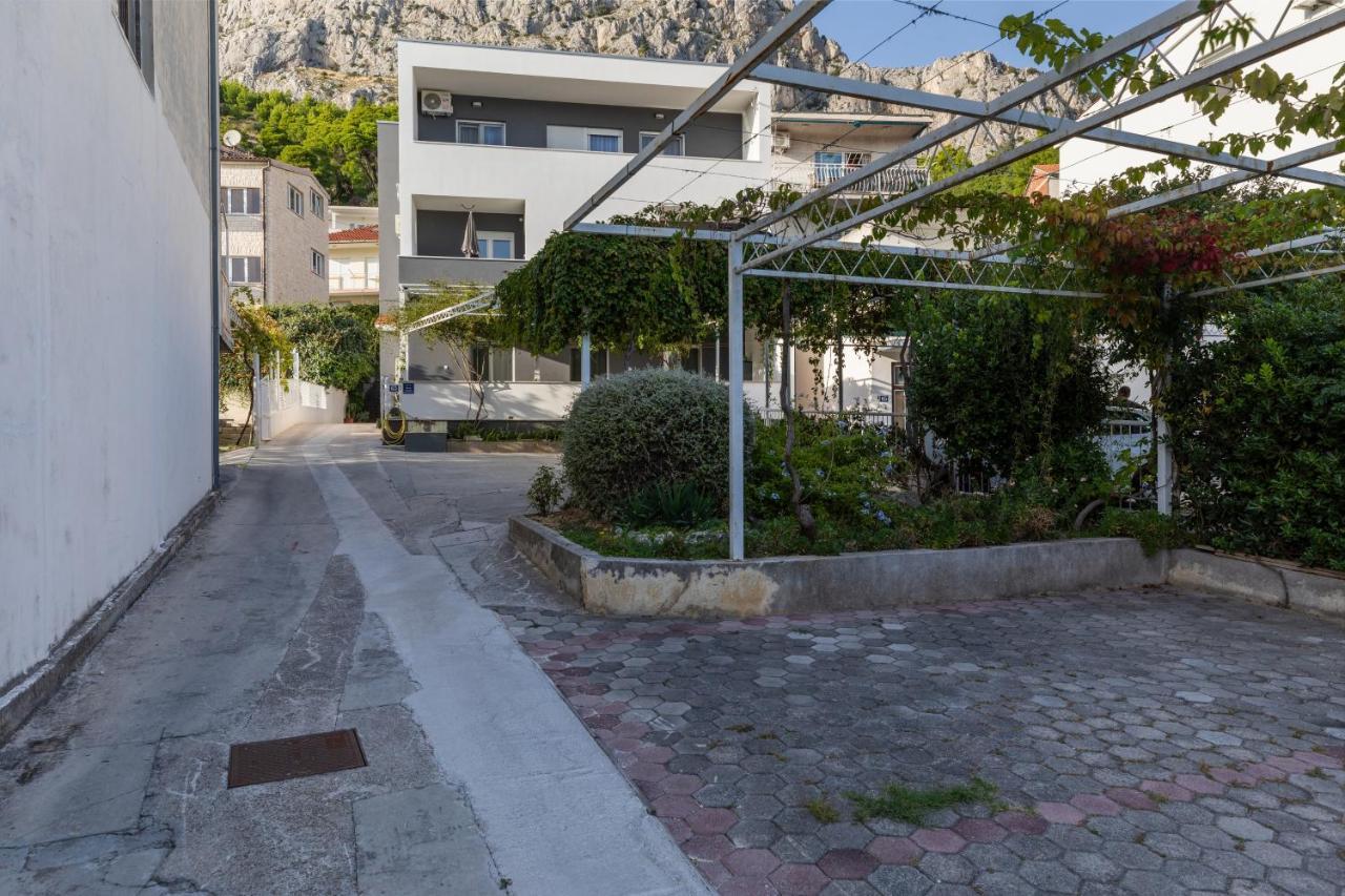 Apartments With A Parking Space Omis - 2745 외부 사진