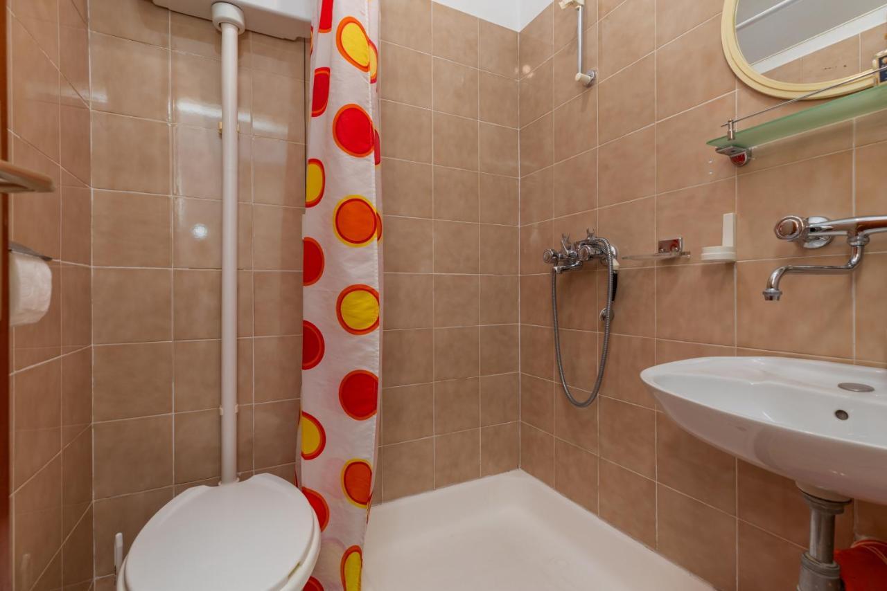 Apartments With A Parking Space Omis - 2745 외부 사진