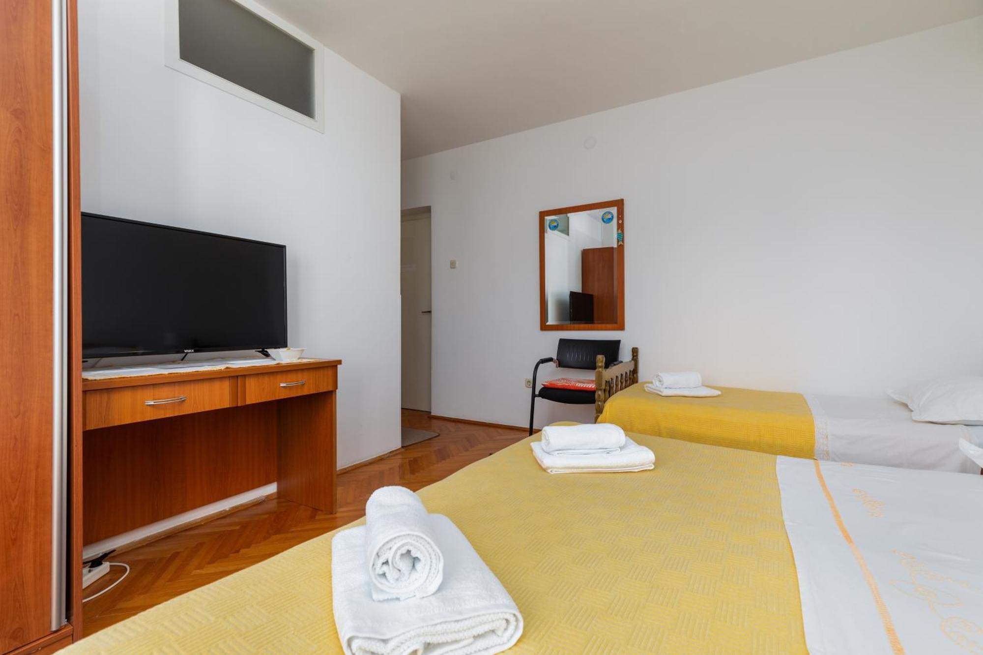 Apartments With A Parking Space Omis - 2745 객실 사진