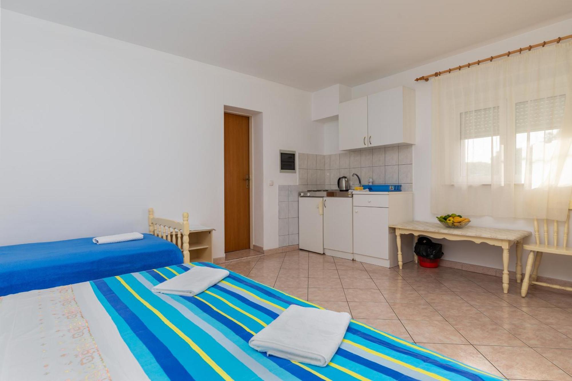 Apartments With A Parking Space Omis - 2745 객실 사진